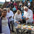 Supinya Kumyim Rotlid viser frem maten for dommerne, foto Elin Steinkjær