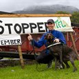 Folkert Seetzen gikk sammen med hunden. Torvikbukt 6 topper 8.september 2012. Foto Daniel Kvalvik.