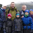Bak fv Siri B.Engdahl, Leif Ståle Engdahl, Oddbjørn Mikkelsen og Odil Mikkelsen, foran fv Linus Engdahl, Sander Engdahl og Eskil Engdahl trosset alle været. Torvikbukt 6 topper 8.september 2012.