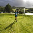 Karoline Hoslen Kyte krysser mållinja først av alle på den utrolige tiden 3 timer og 8 minutter. Torvikbukt 6 topper 8.september 2012.